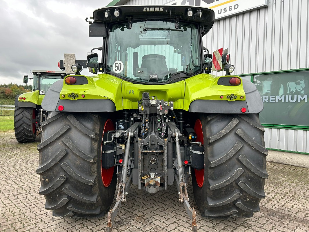 Tracteur agricole CLAAS Arion 660