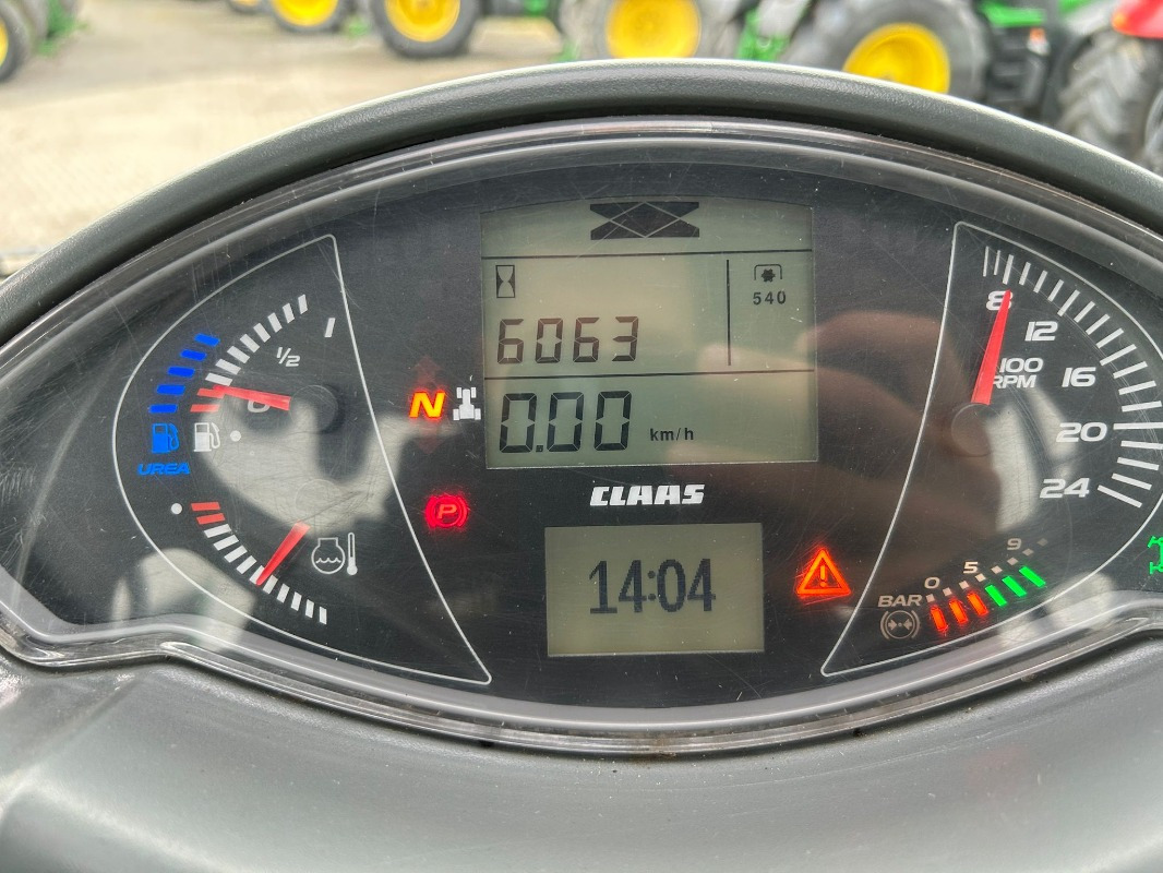 Tracteur agricole CLAAS Arion 660