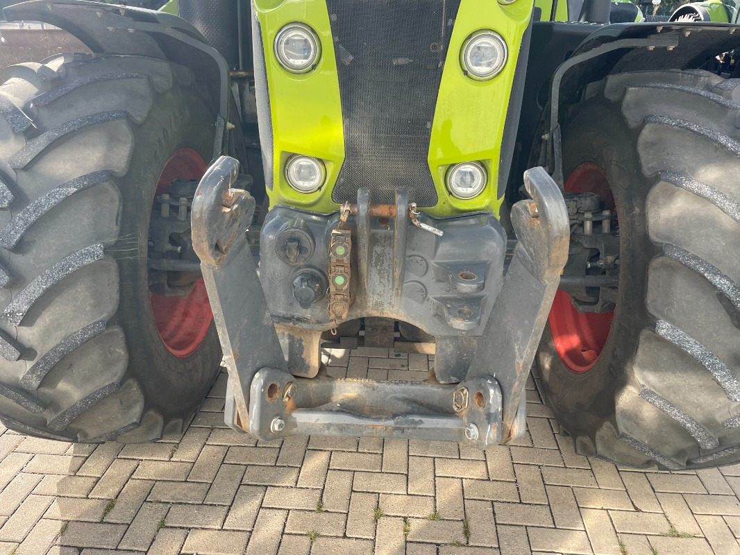 Tracteur agricole CLAAS Arion 660 CMATIC