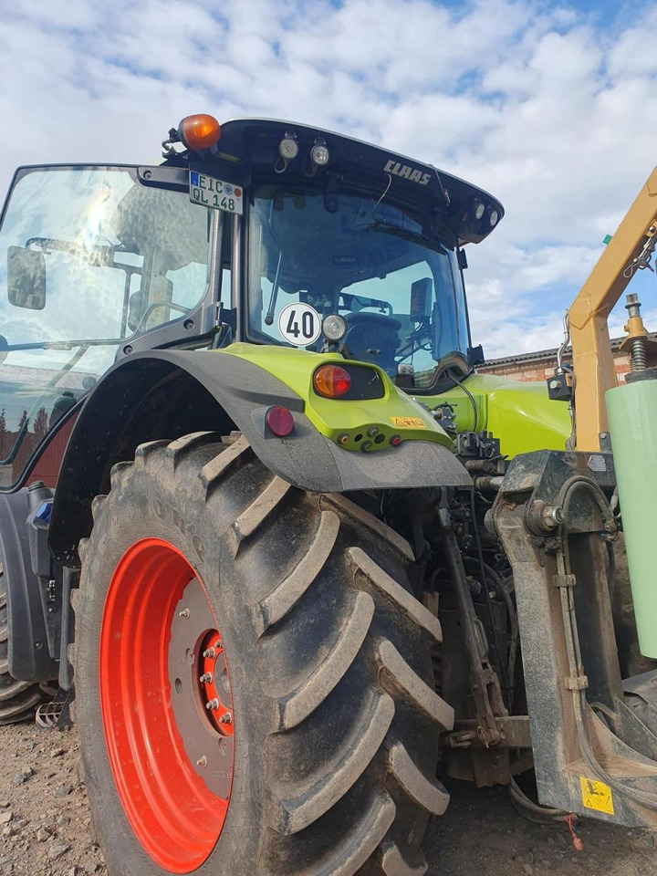 Tracteur agricole CLAAS Axion 810
