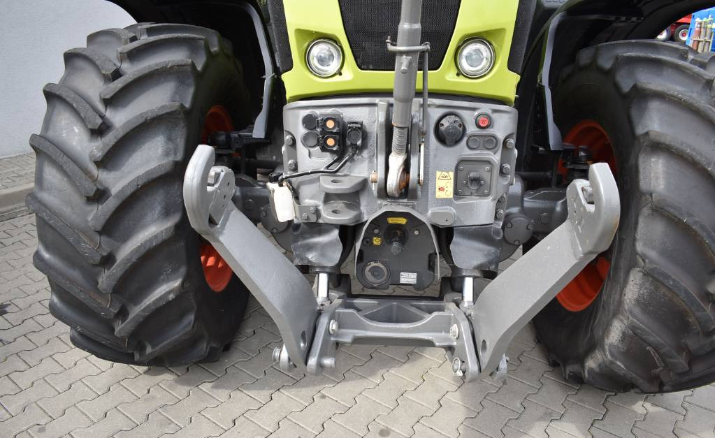 Tracteur agricole CLAAS Axion 810 CIS