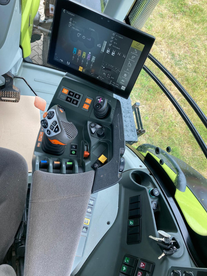 Tracteur agricole CLAAS Axion 830 CMATIC