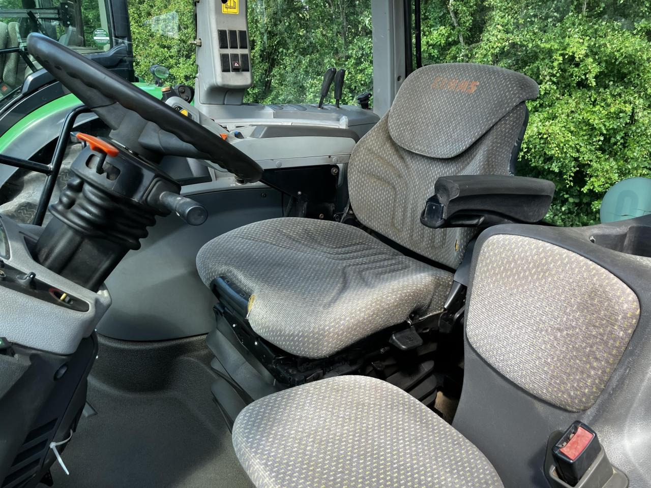 Tracteur agricole CLAAS Axion 850