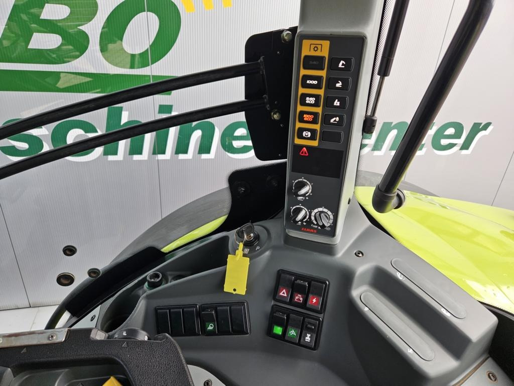 Tracteur agricole CLAAS Axion 870