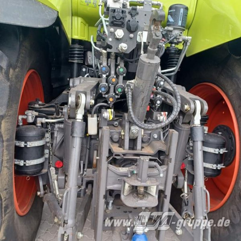Tracteur agricole CLAAS Axion 870