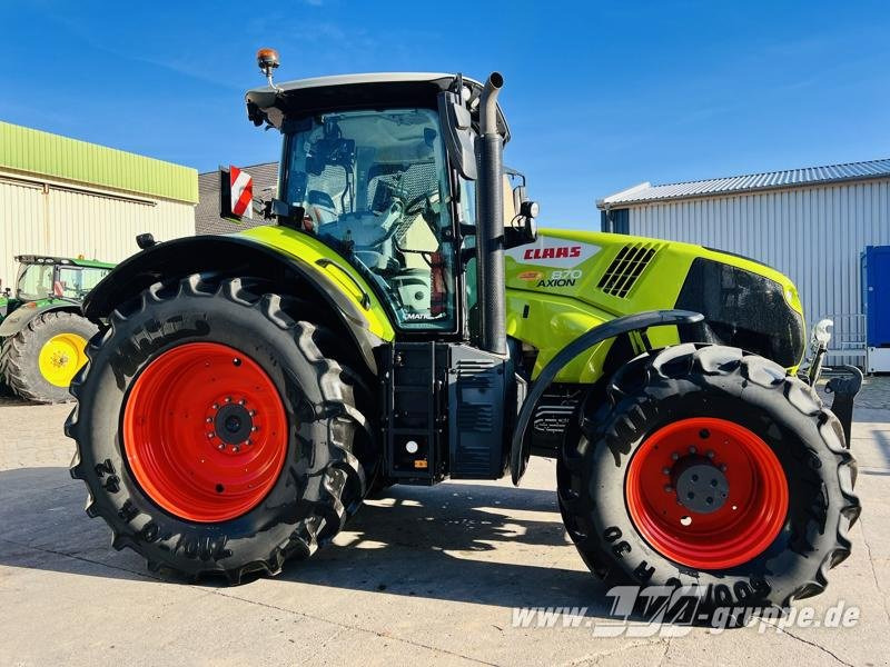 Tracteur agricole CLAAS Axion 870