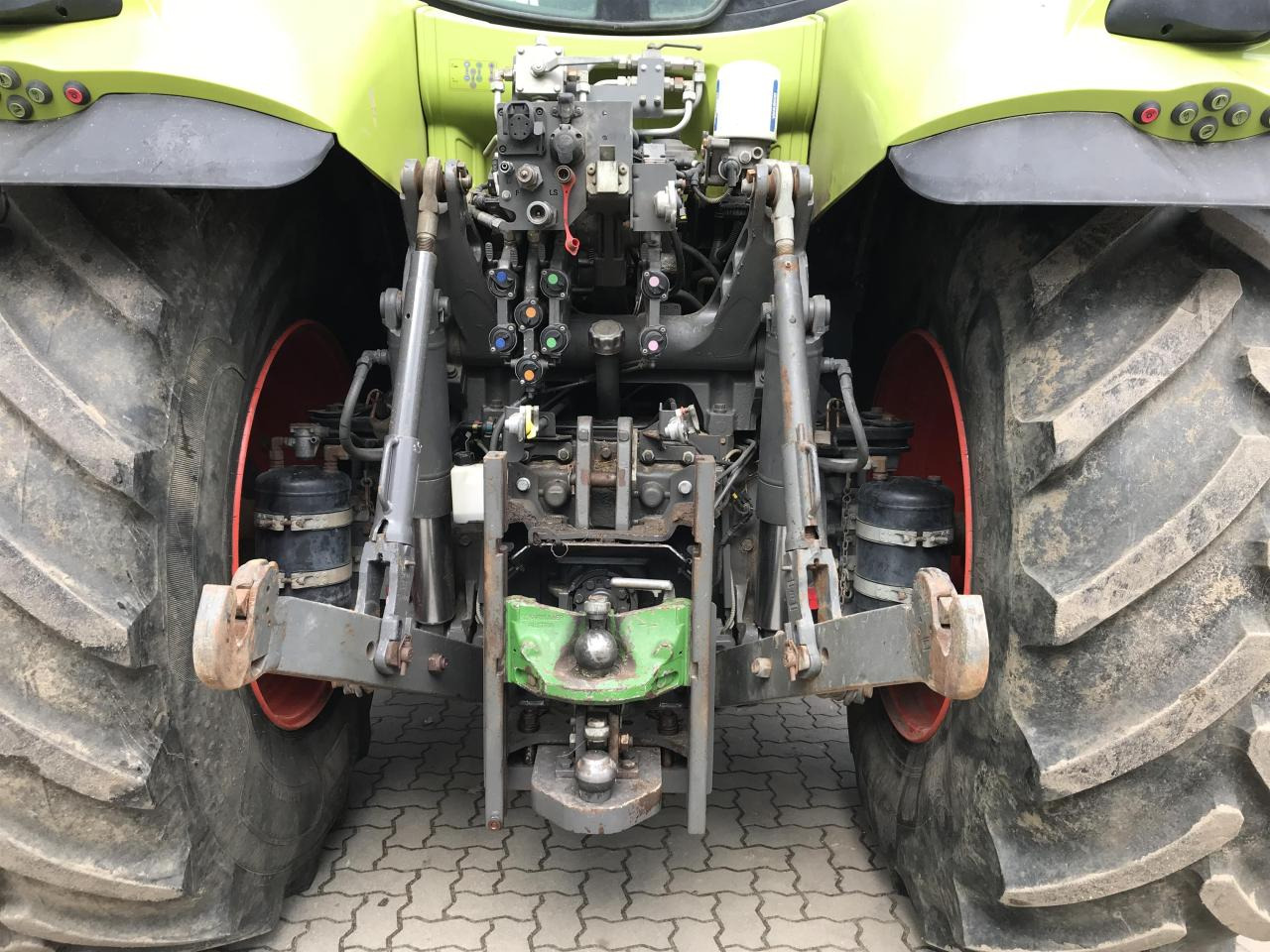 Tracteur agricole CLAAS Axion 870
