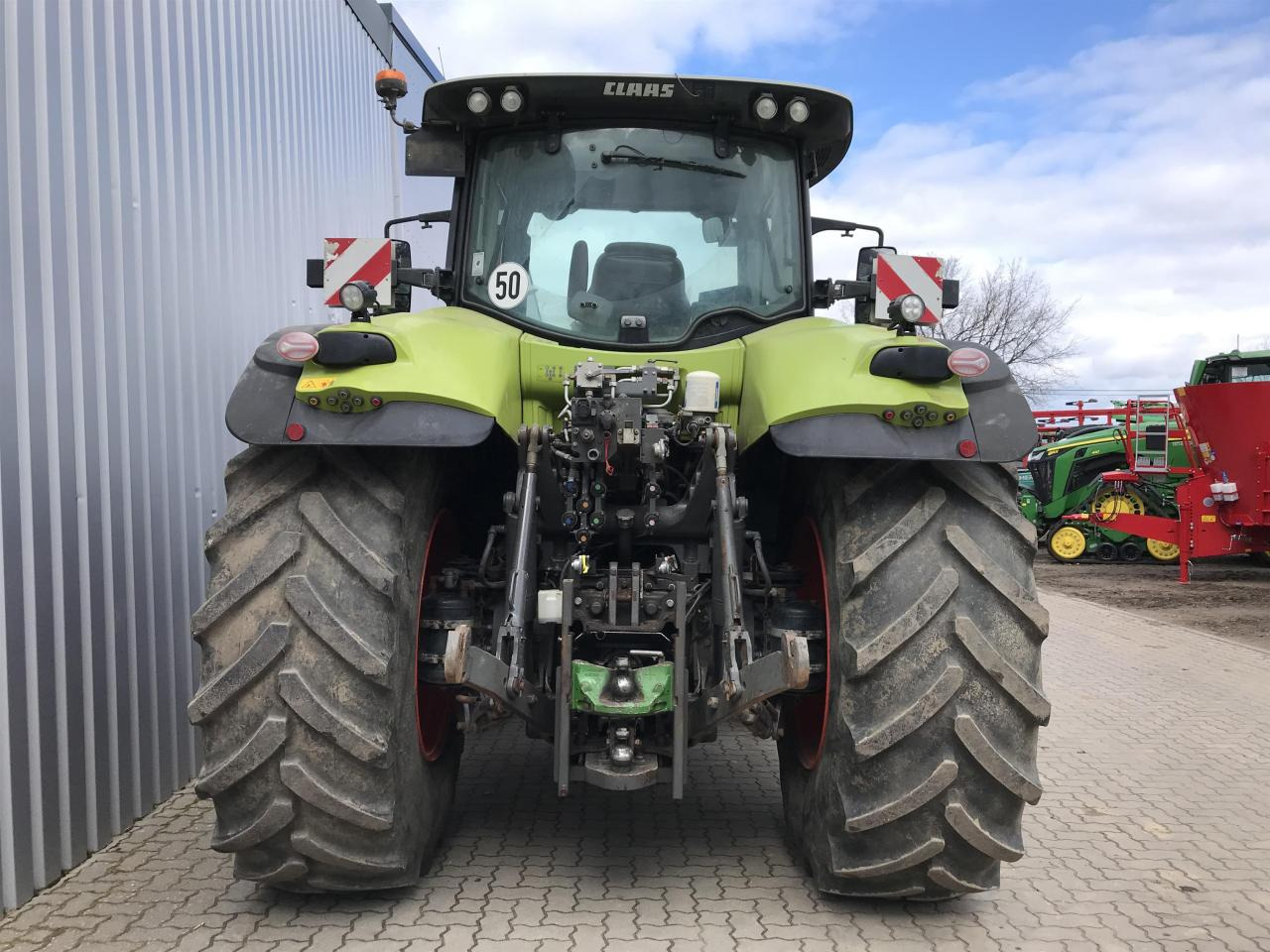 Tracteur agricole CLAAS Axion 870