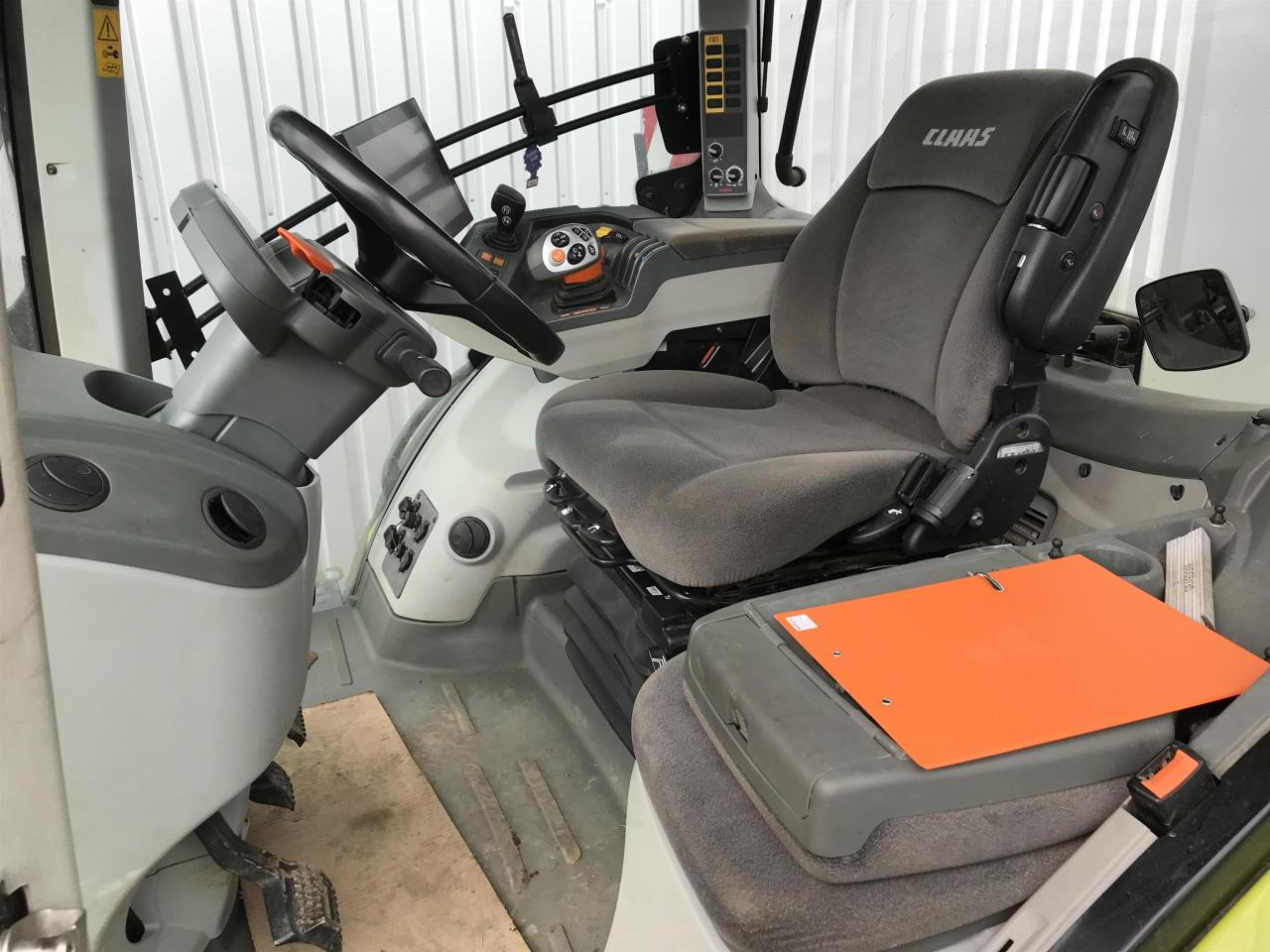 Tracteur agricole CLAAS Axion 870