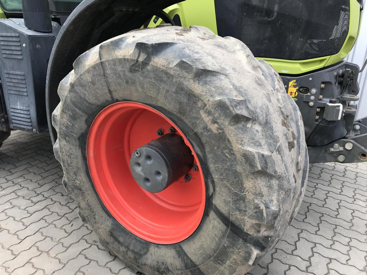 Tracteur agricole CLAAS Axion 870