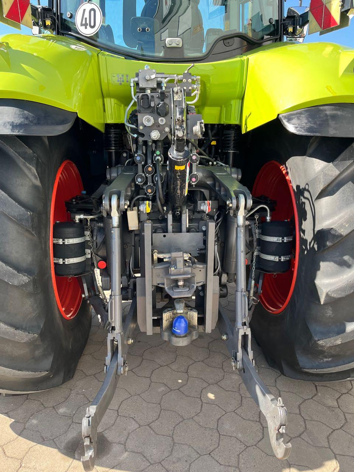 Tracteur agricole CLAAS Axion 870 C-Matic