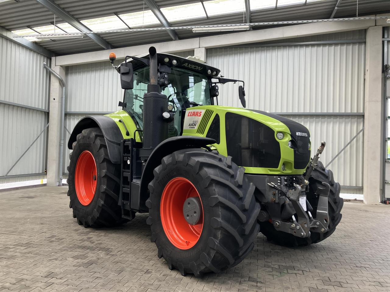 Tracteur agricole CLAAS Axion 930