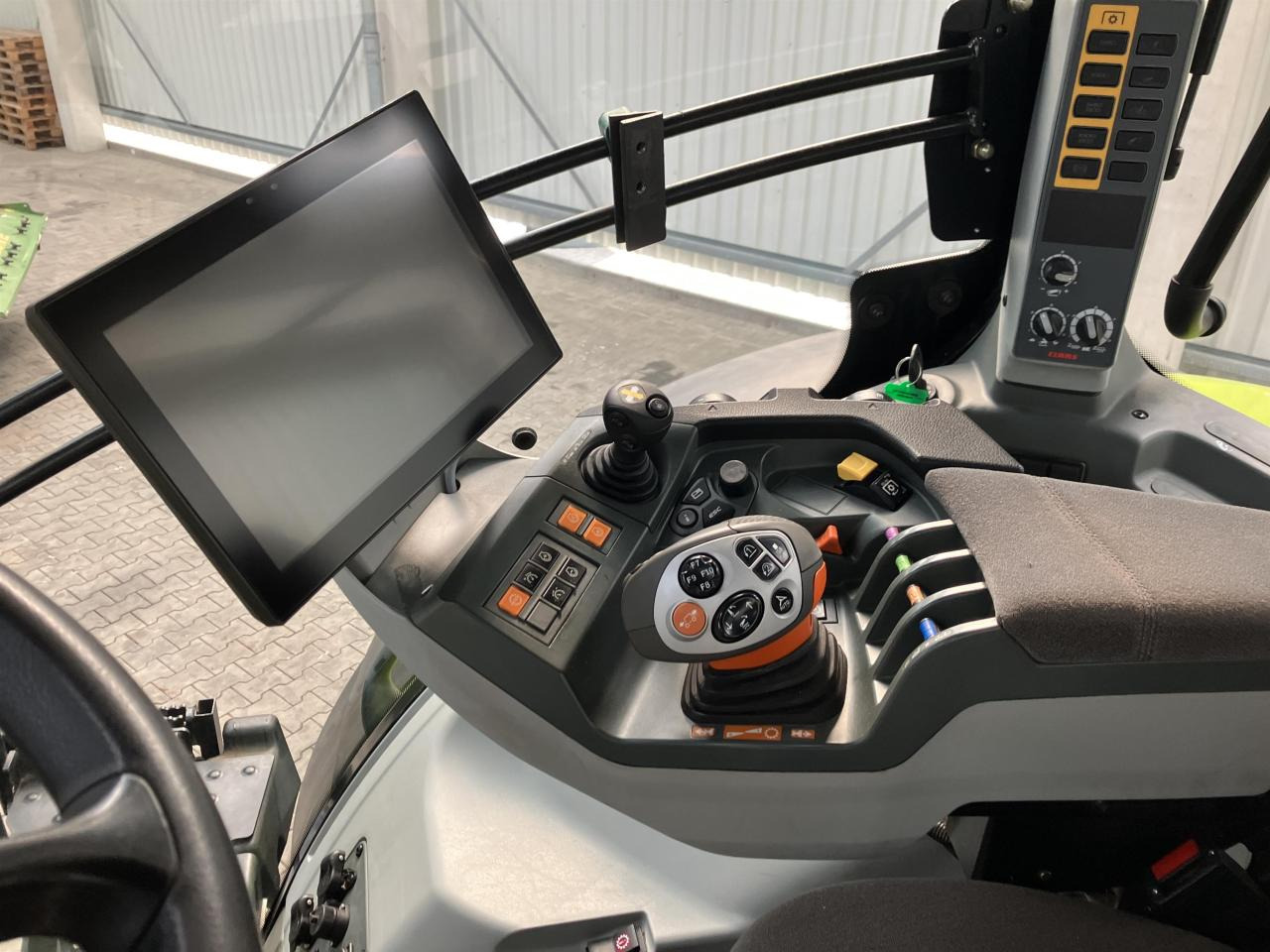 Tracteur agricole CLAAS Axion 930