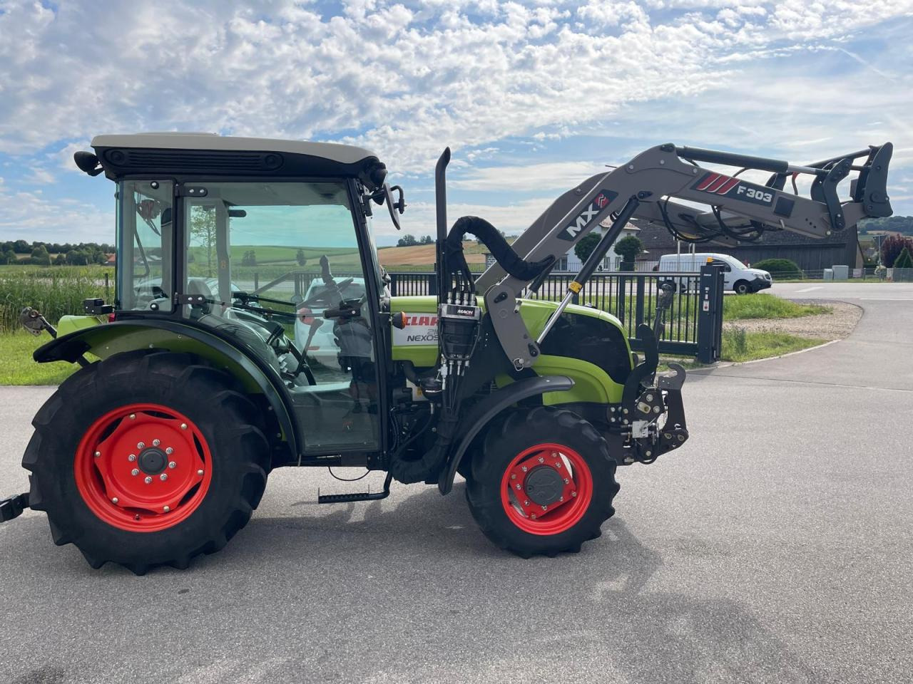 Tracteur agricole CLAAS Nexos 210 inkl. Frontlader, Frontzapfwelle