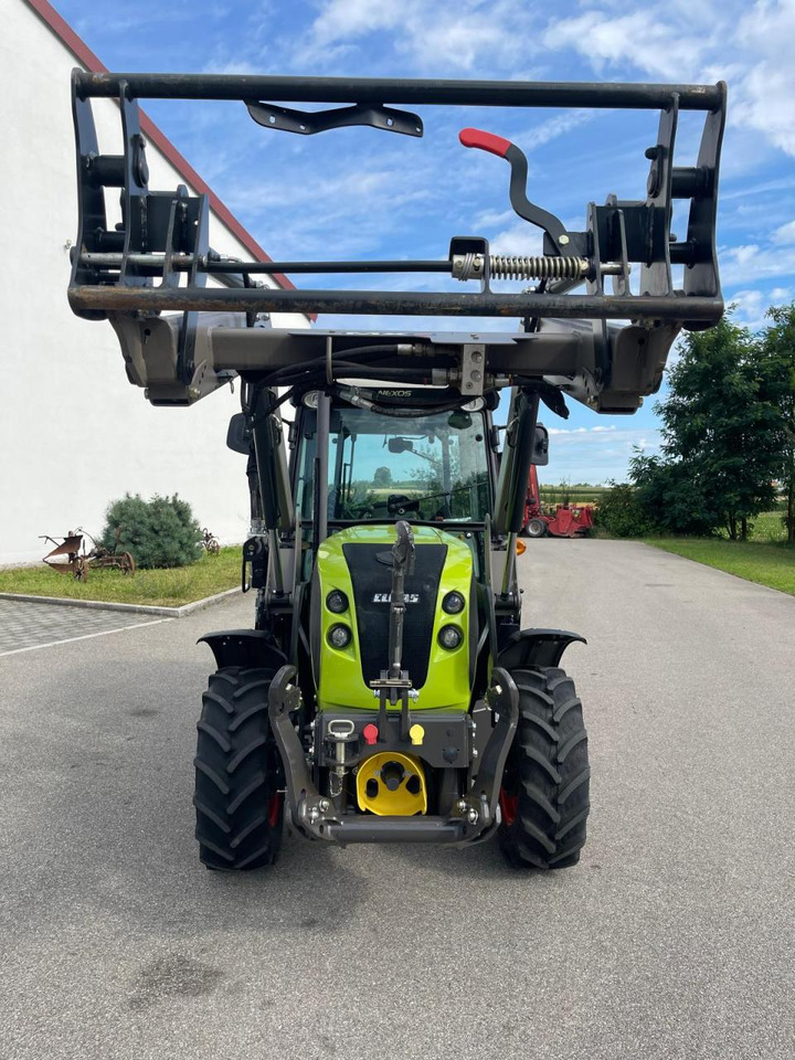 Tracteur agricole CLAAS Nexos 210, neuwertig, mit Frontlader und Frontzapfwelle, 236 Betriebsstunden