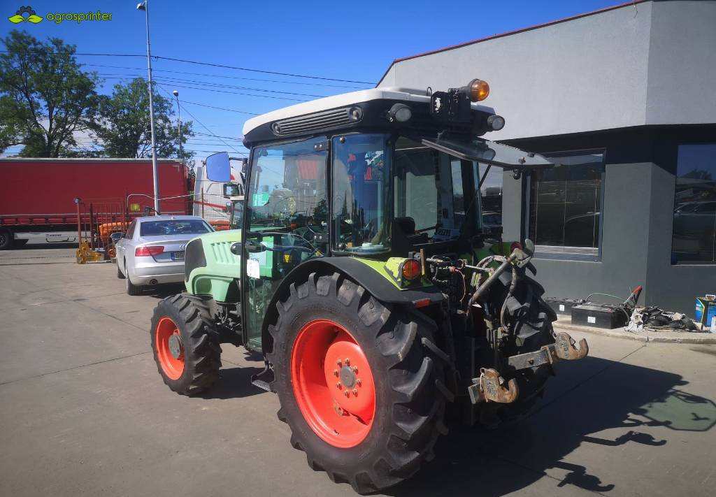 Tracteur agricole CLAAS Nexos 240F