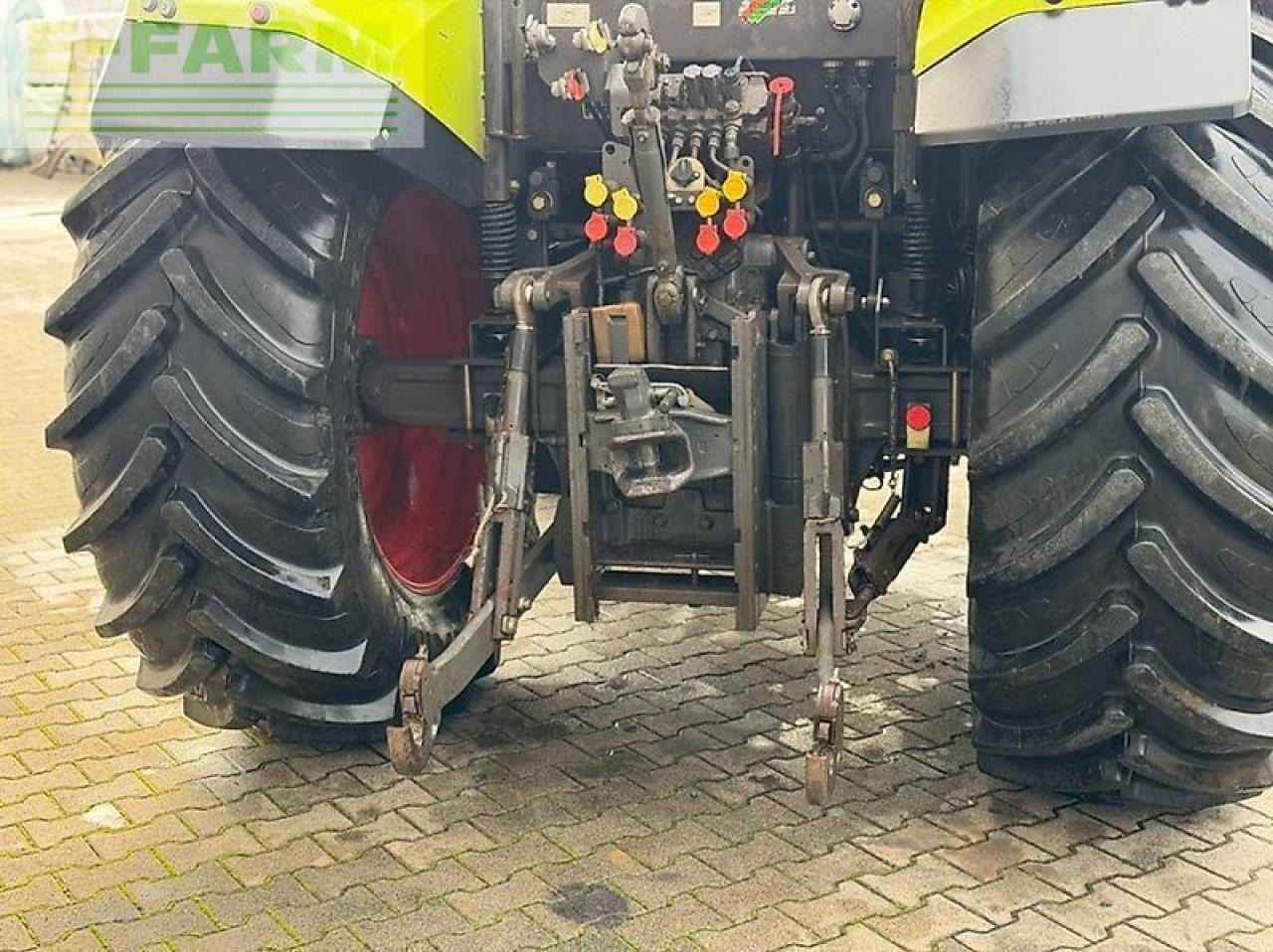 Tracteur agricole CLAAS ares 577
