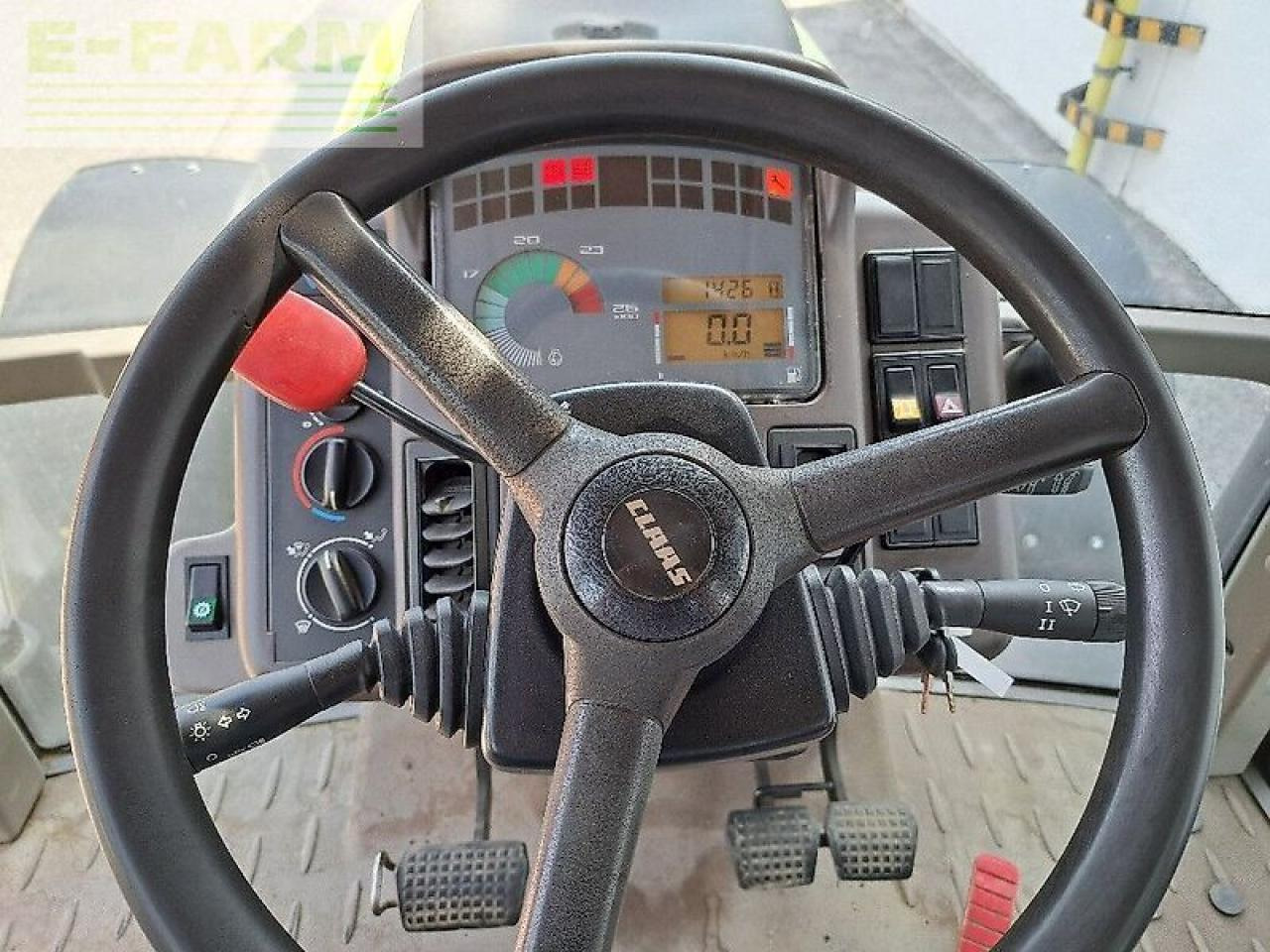 Tracteur agricole CLAAS ares 826