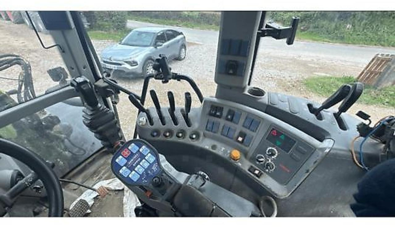 Tracteur agricole CLAAS arion640