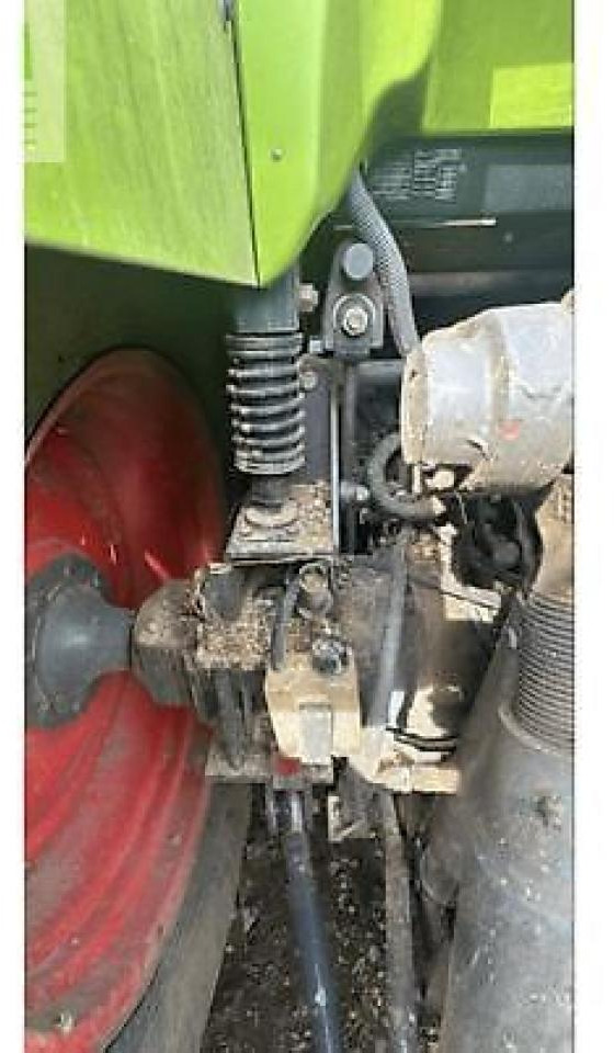 Tracteur agricole CLAAS arion640