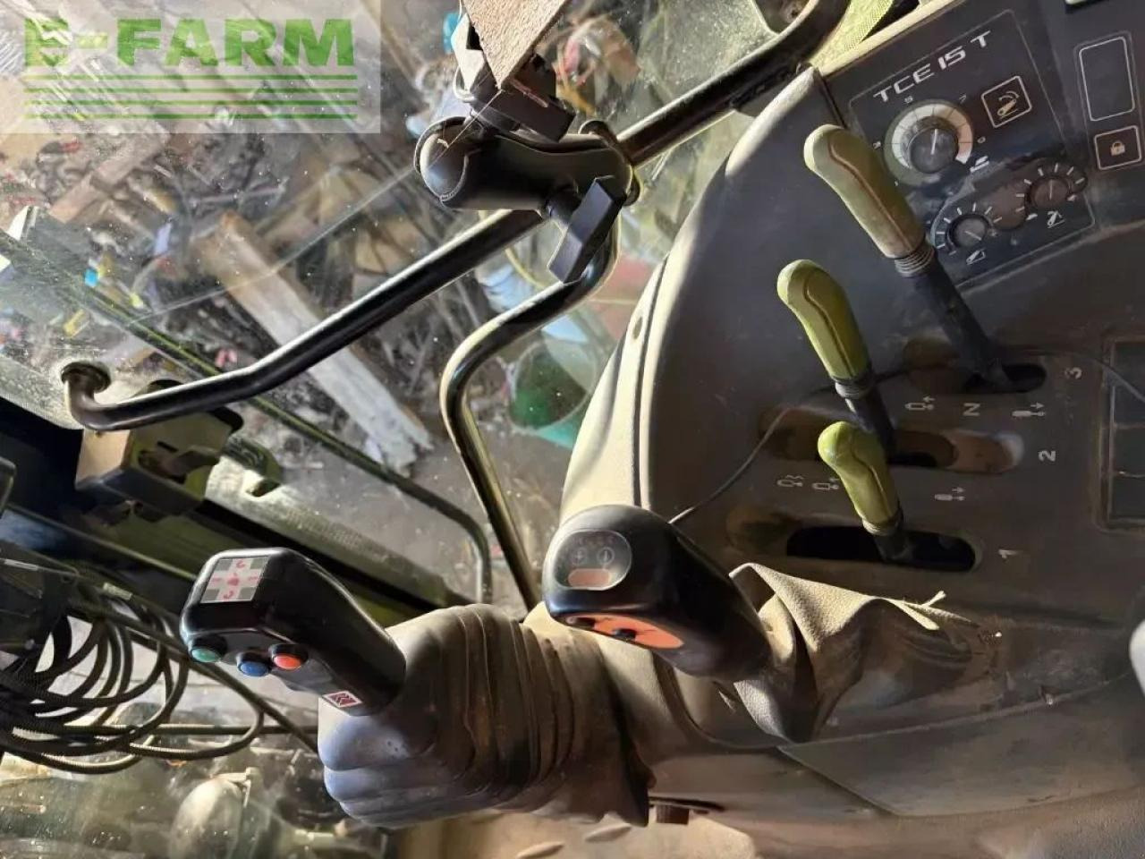 Tracteur agricole CLAAS arion 410