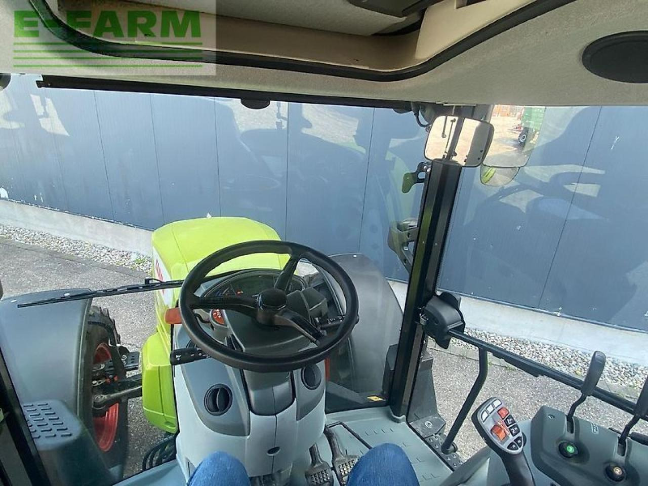 Tracteur agricole CLAAS arion 420