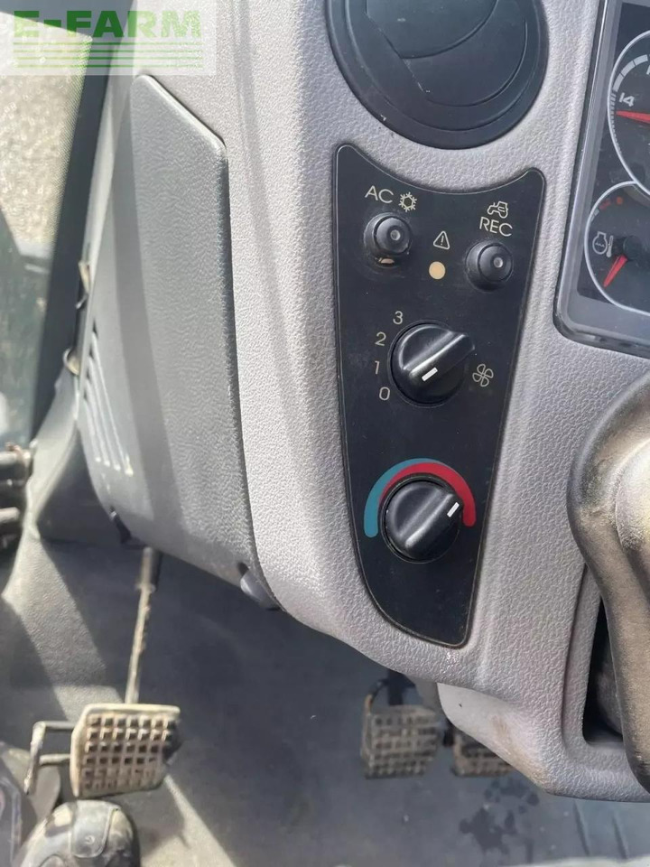 Tracteur agricole CLAAS arion 420