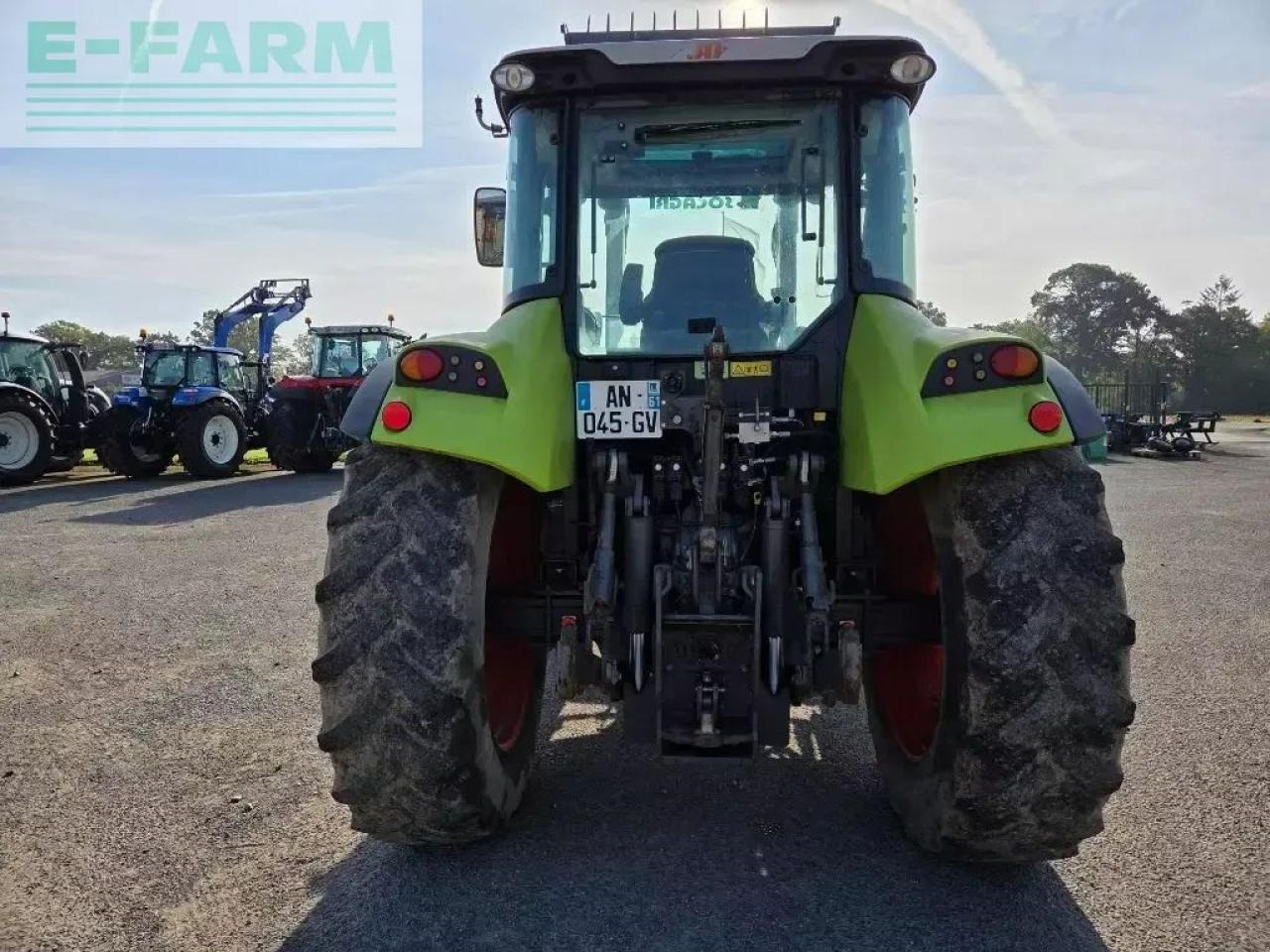 Tracteur agricole CLAAS arion 420