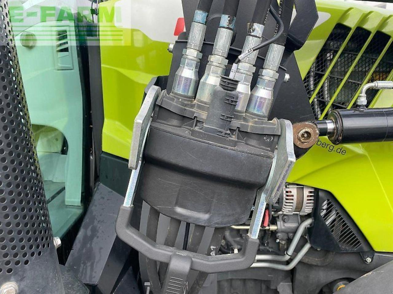 Tracteur agricole CLAAS arion 420