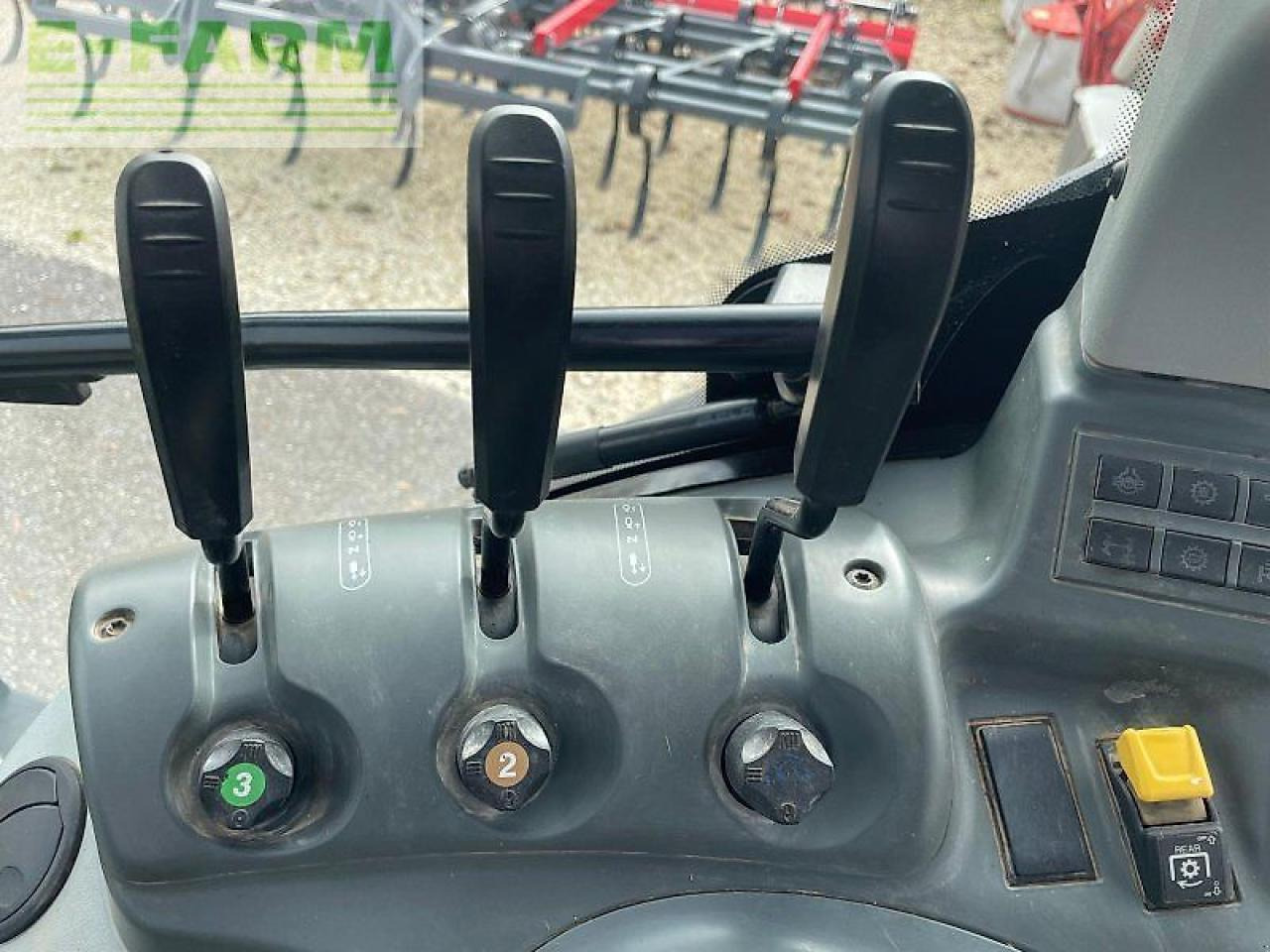 Tracteur agricole CLAAS arion 420