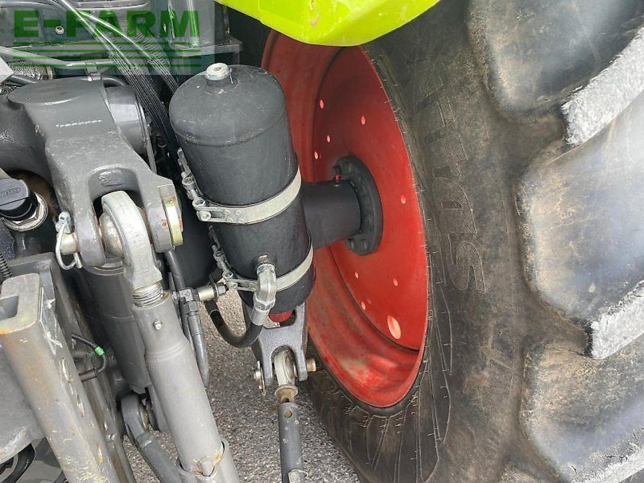 Tracteur agricole CLAAS arion 420