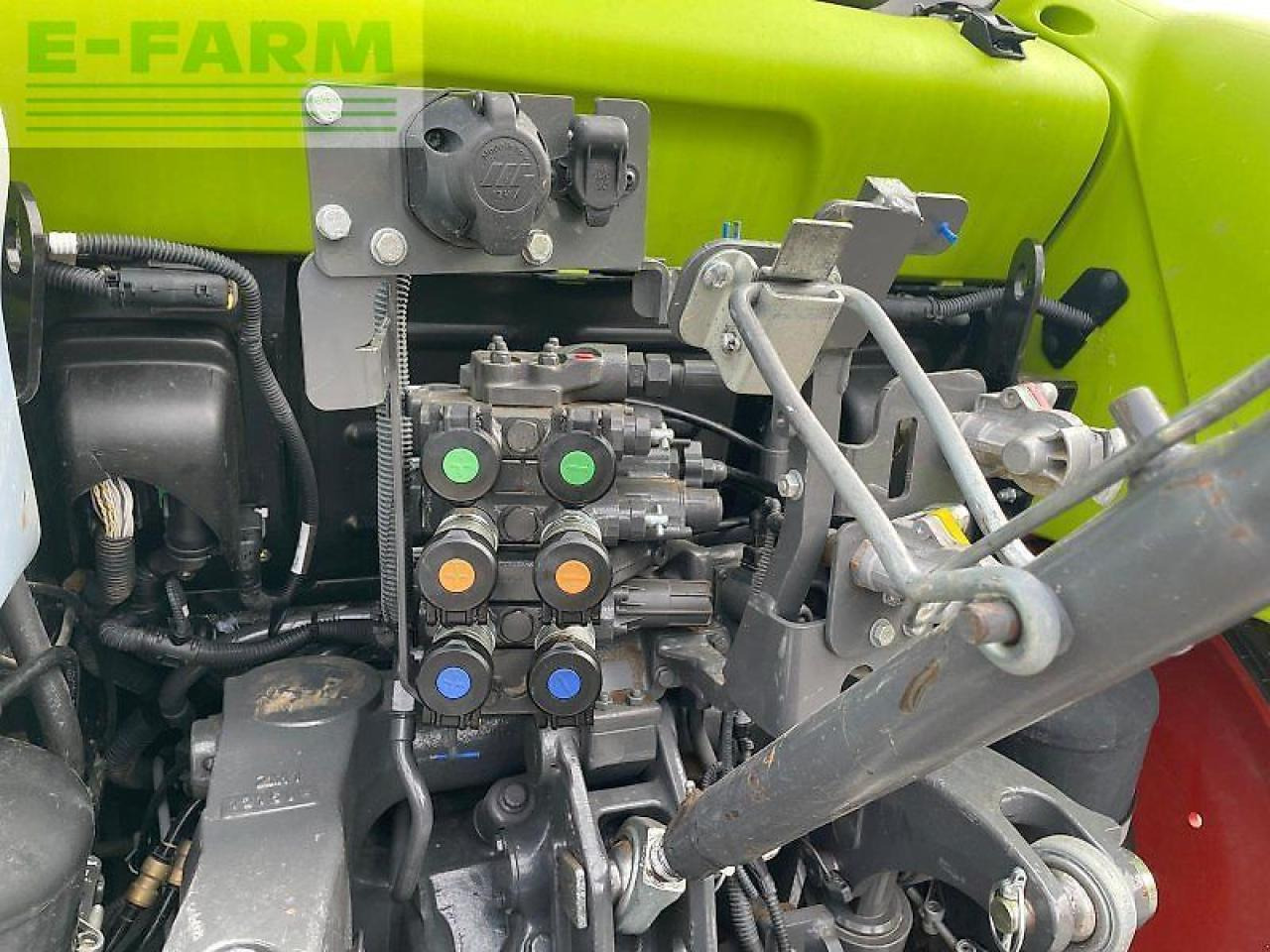 Tracteur agricole CLAAS arion 420