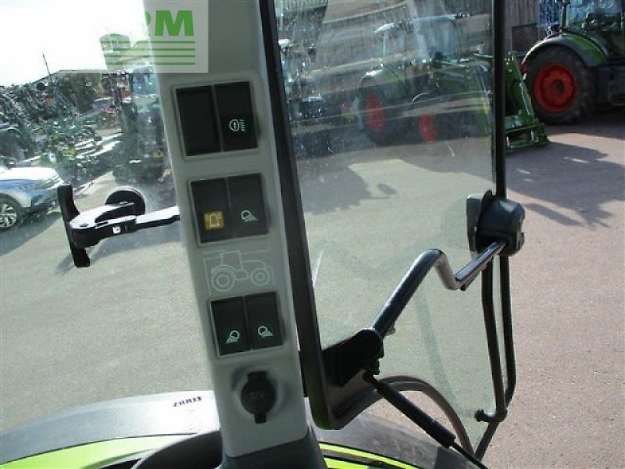 Tracteur agricole CLAAS arion 420 #871