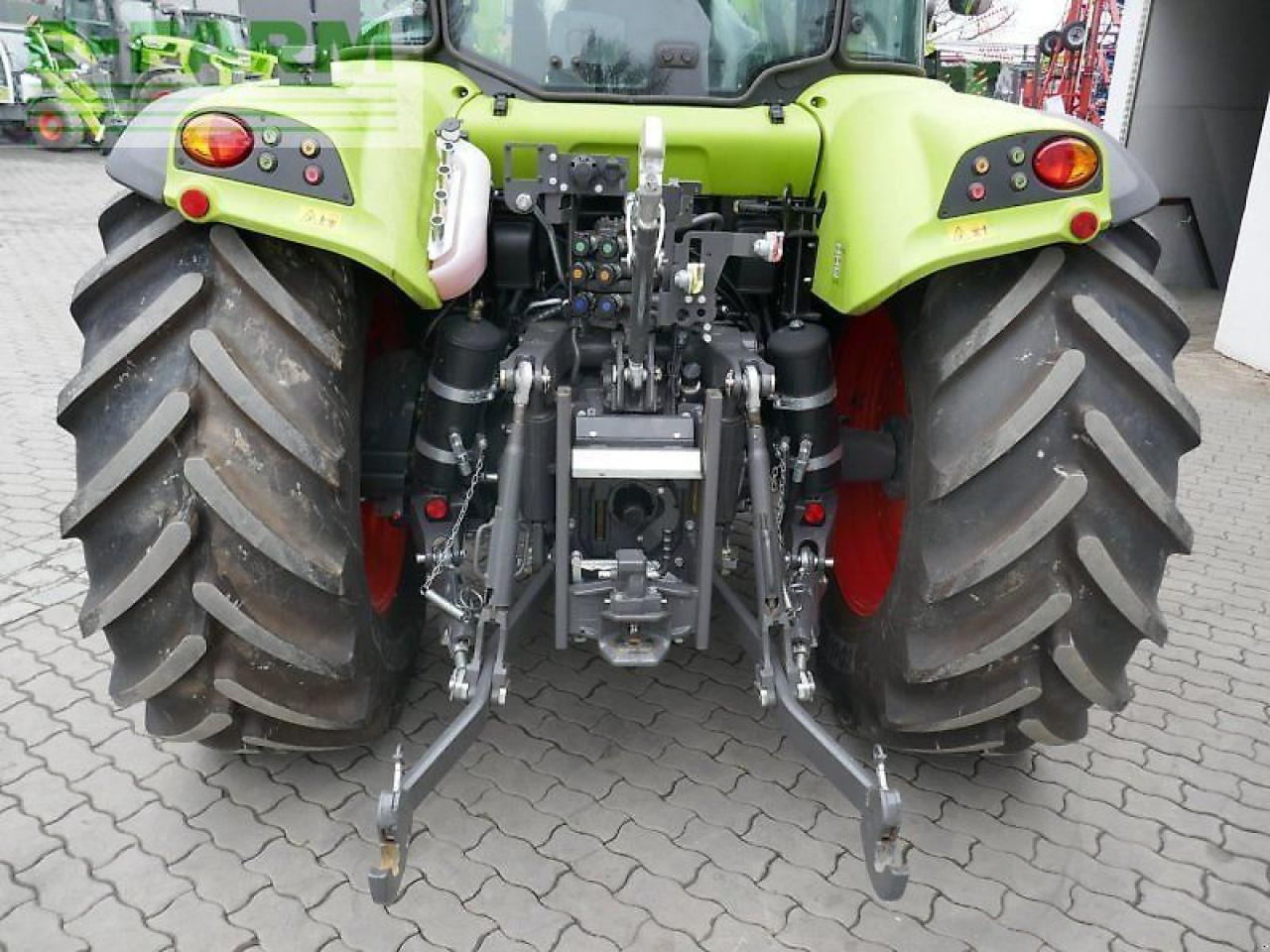 Tracteur agricole CLAAS arion 420 panoramic