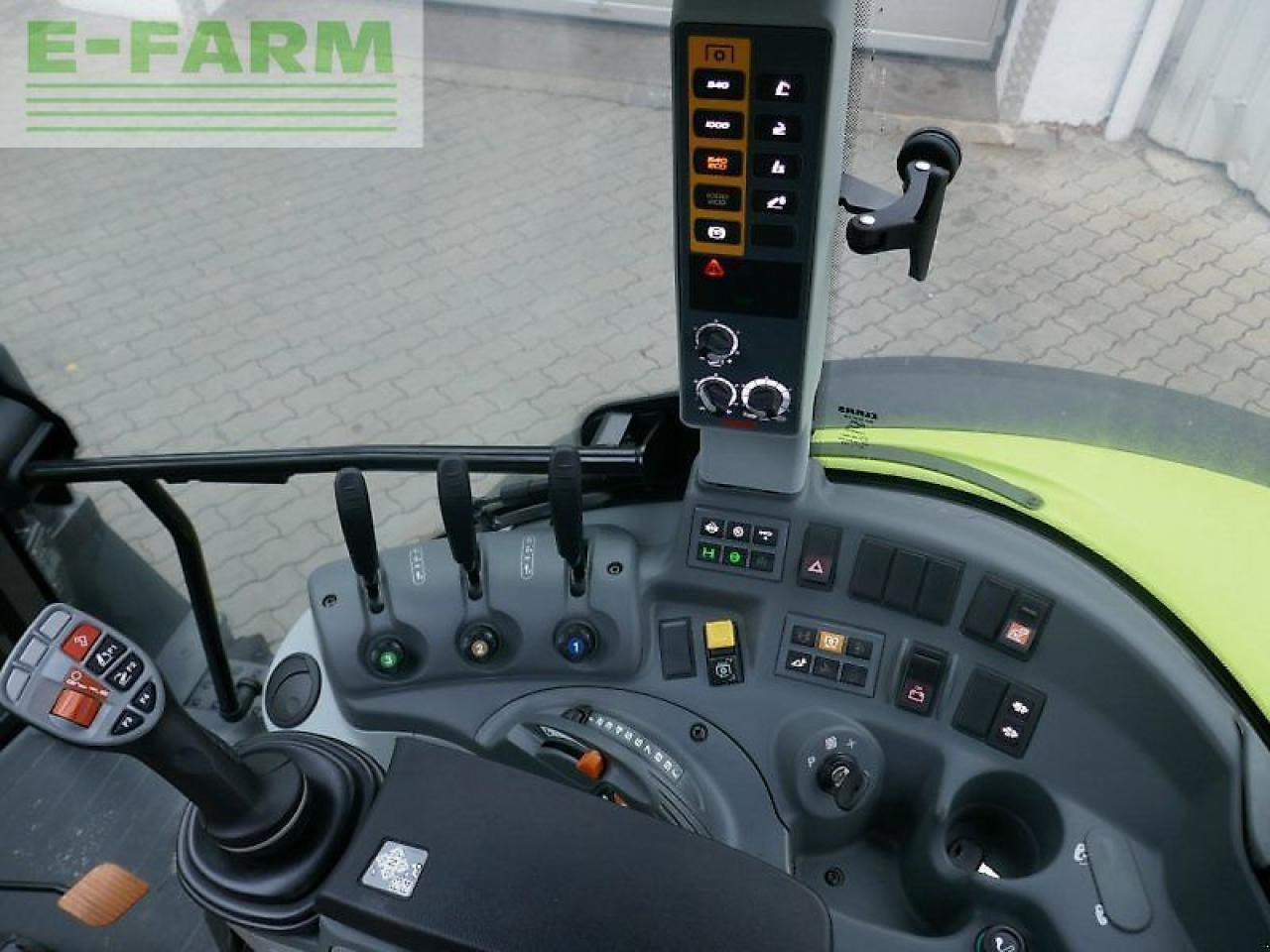 Tracteur agricole CLAAS arion 420 panoramic