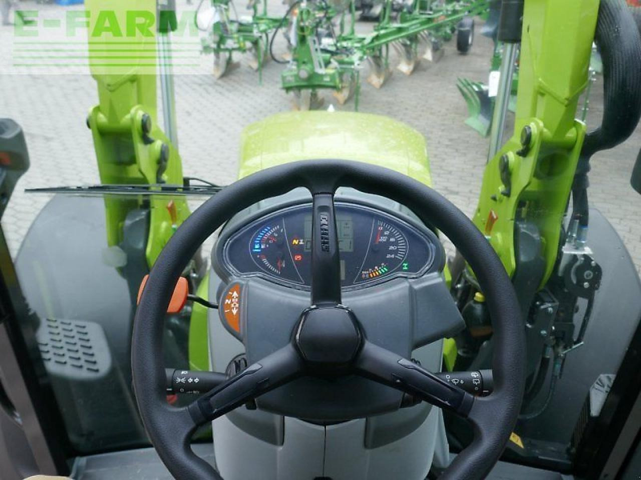 Tracteur agricole CLAAS arion 420 panoramic