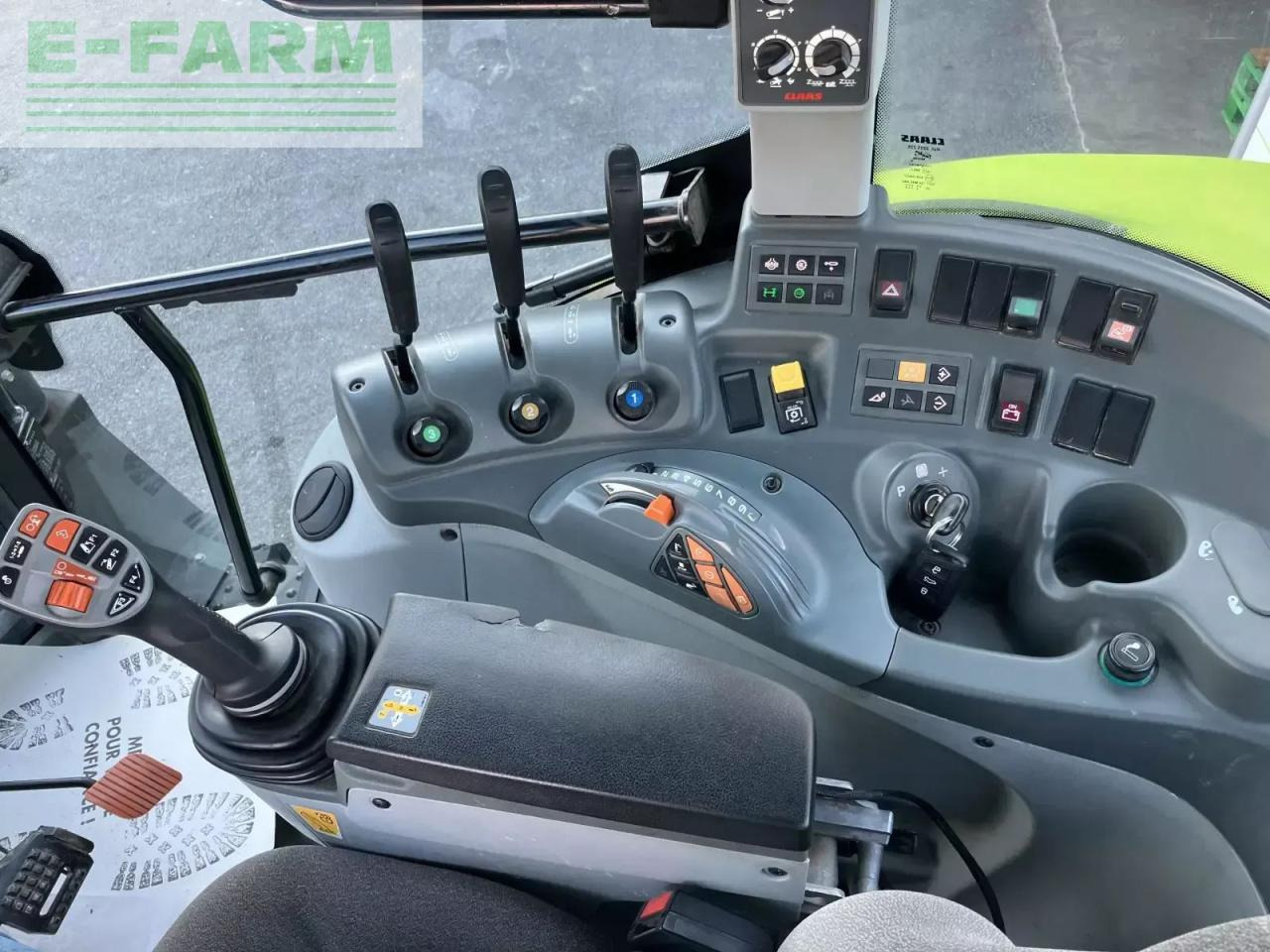 Tracteur agricole CLAAS arion 420 panoramic + batis