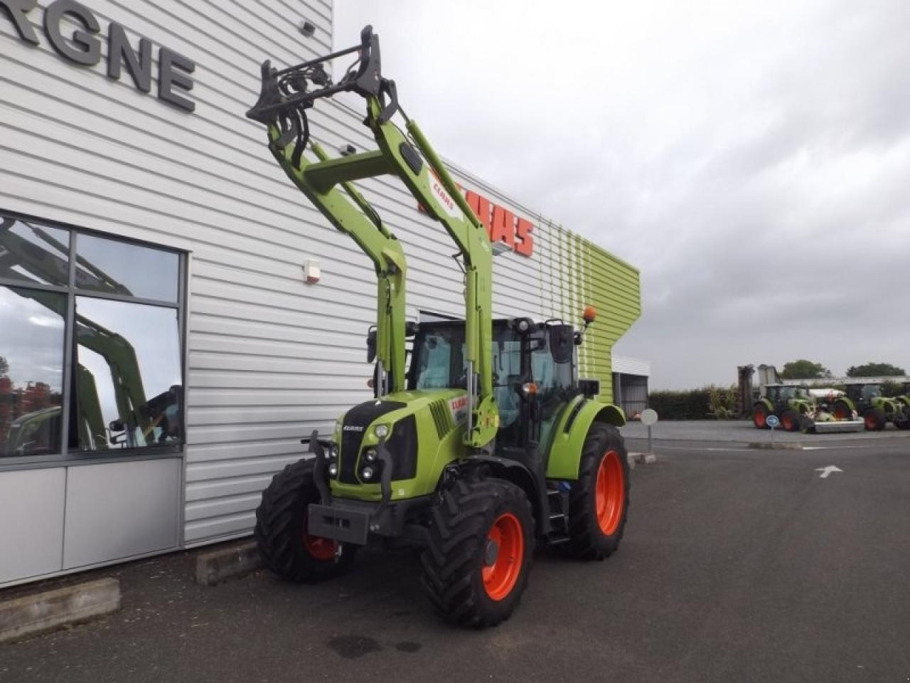 Tracteur agricole CLAAS arion 430 mr advance