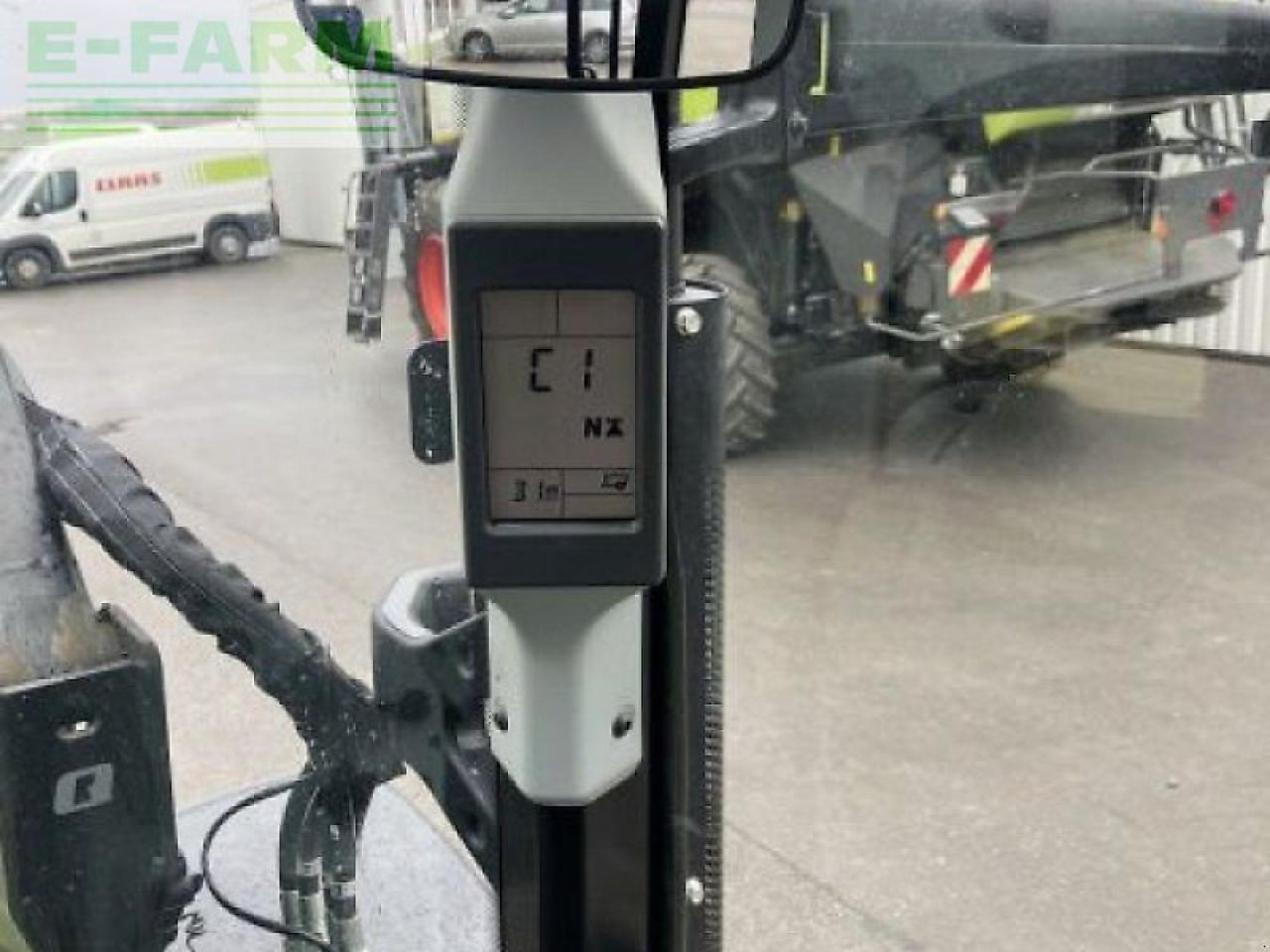 Tracteur agricole CLAAS arion 440