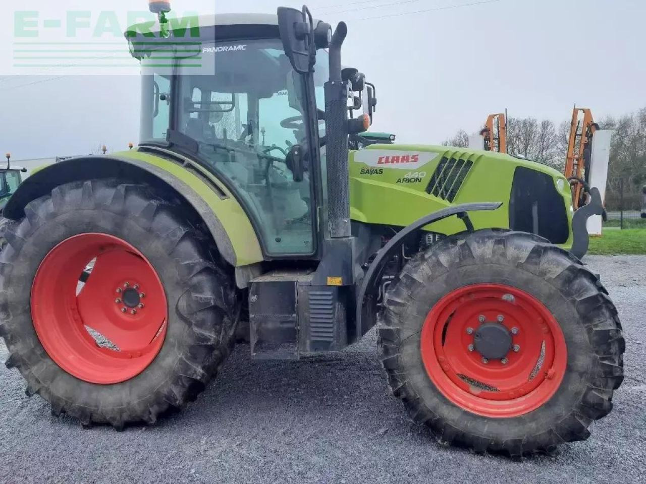 Tracteur agricole CLAAS arion 440