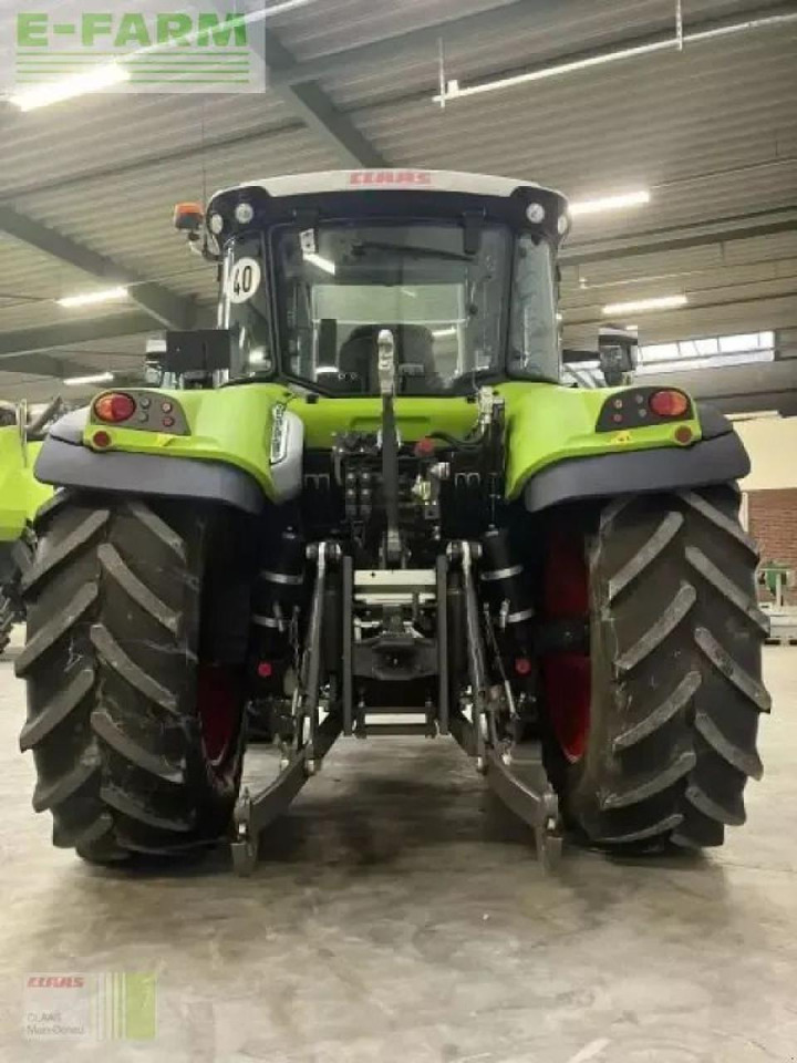 Tracteur agricole CLAAS arion 440