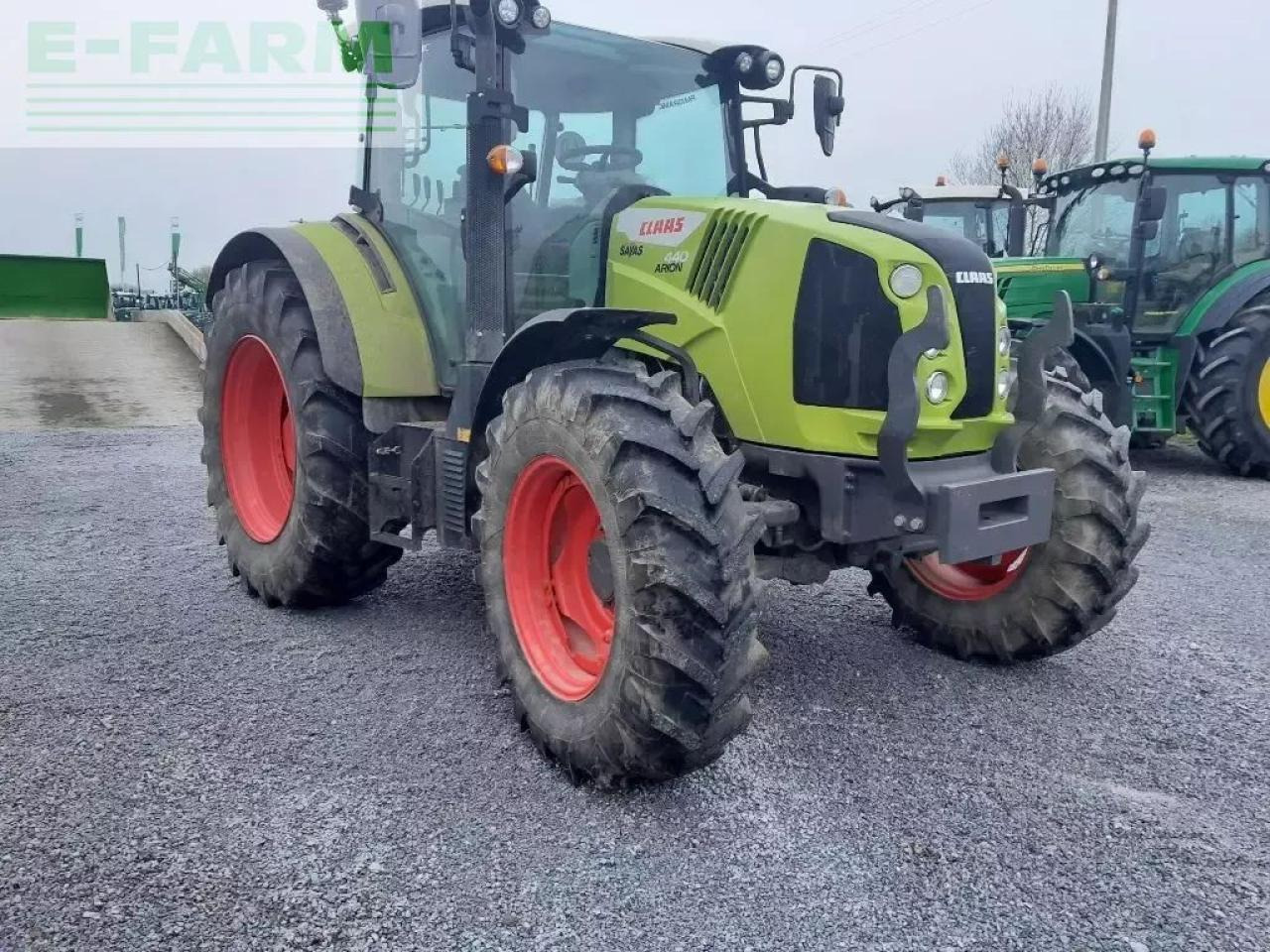 Tracteur agricole CLAAS arion 440