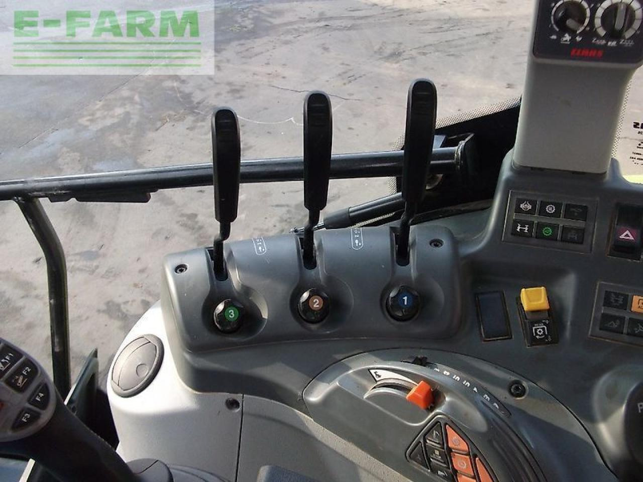 Tracteur agricole CLAAS arion 440 advanced