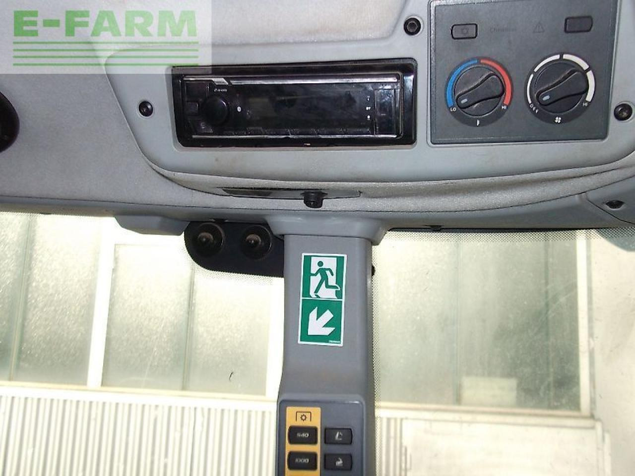 Tracteur agricole CLAAS arion 440 advanced