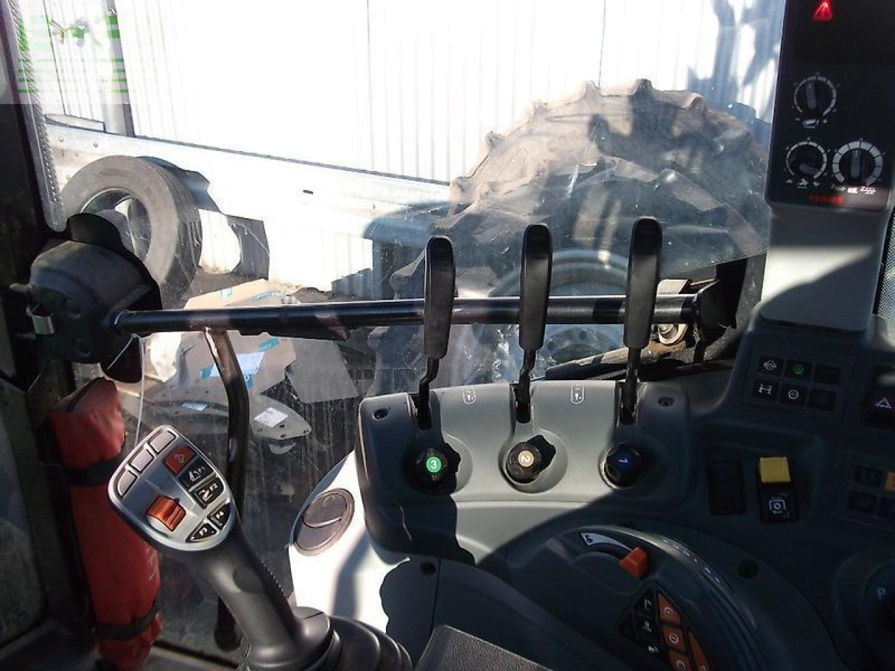 Tracteur agricole CLAAS arion 440 advanced