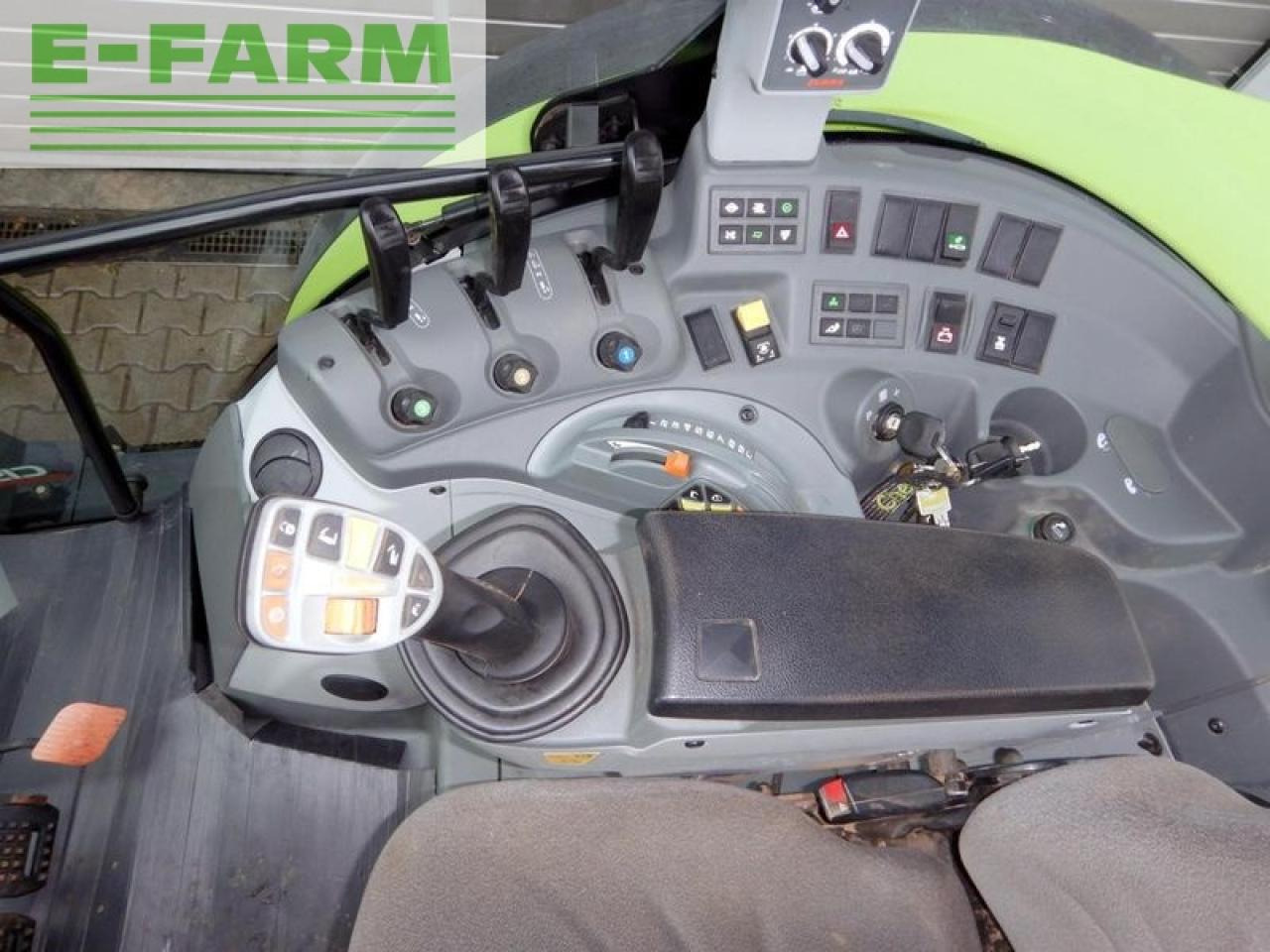 Tracteur agricole CLAAS arion 440 cis+