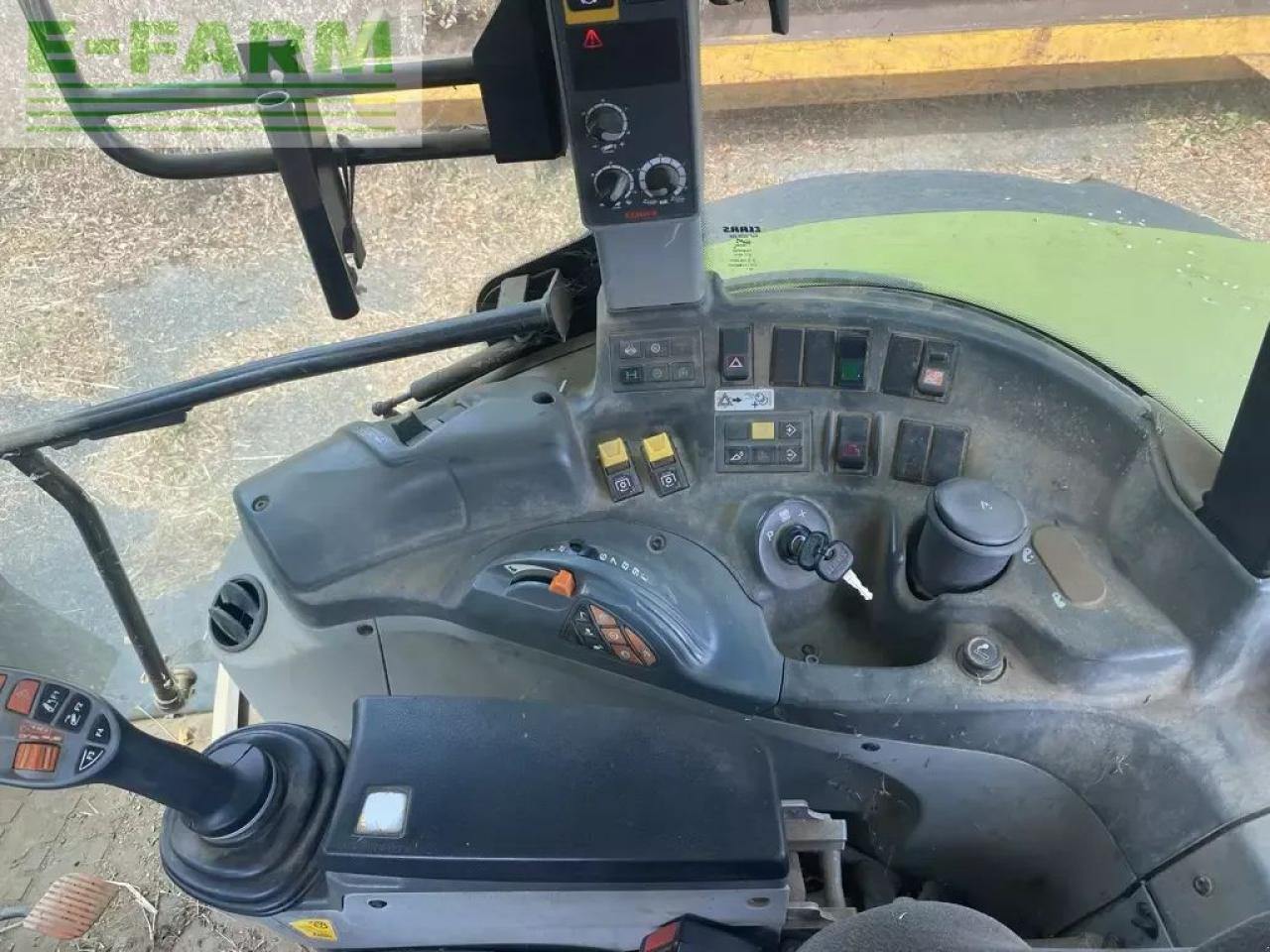 Tracteur agricole CLAAS arion 440 toit haut
