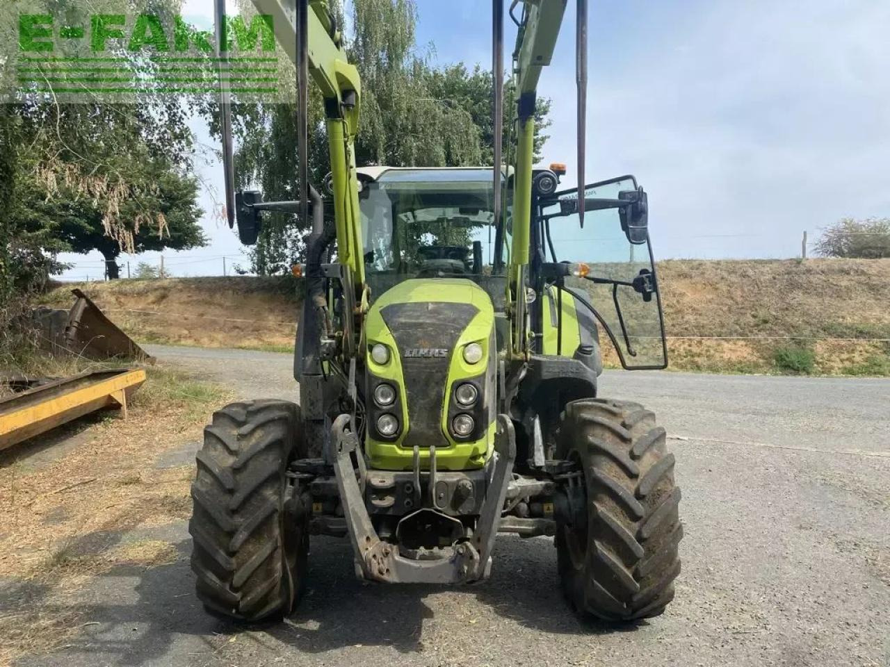 Tracteur agricole CLAAS arion 440 toit haut