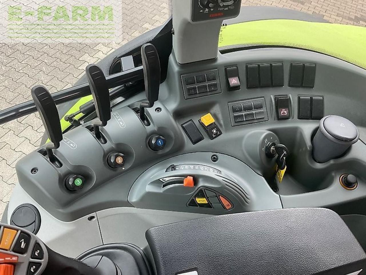Tracteur agricole CLAAS arion 450 cis CIS