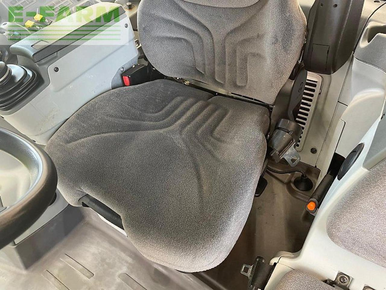 Tracteur agricole CLAAS arion 460 cis CIS